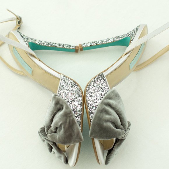 Jilly: Betsy Johnson Glitter & Bowed Heels, Silver Grey - Picture 4 of 14